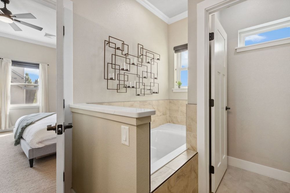 Decked Out Sunset Views, Fire Pit & Fenced Yard House, Multiple Beds, Patio, Mountain View (381 Osiander Street) 4