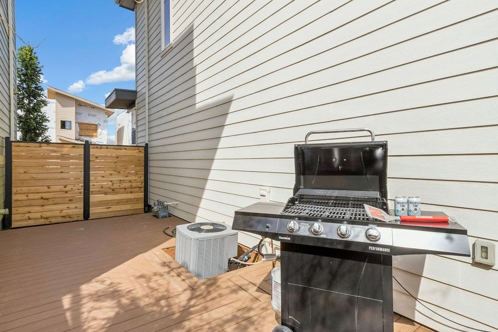 Decked Out Sunset Views, Fire Pit & Fenced Yard House, Multiple Beds, Patio, Mountain View (381 Osiander Street) 33