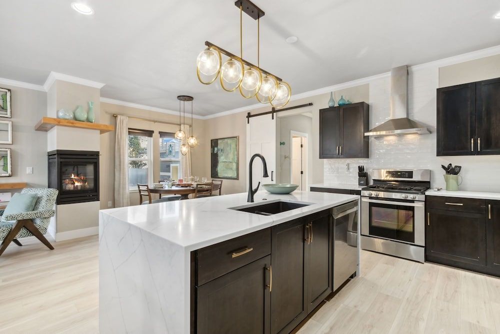 Decked Out Sunset Views, Fire Pit & Fenced Yard House, Multiple Beds, Patio, Mountain View (381 Osiander Street) 13