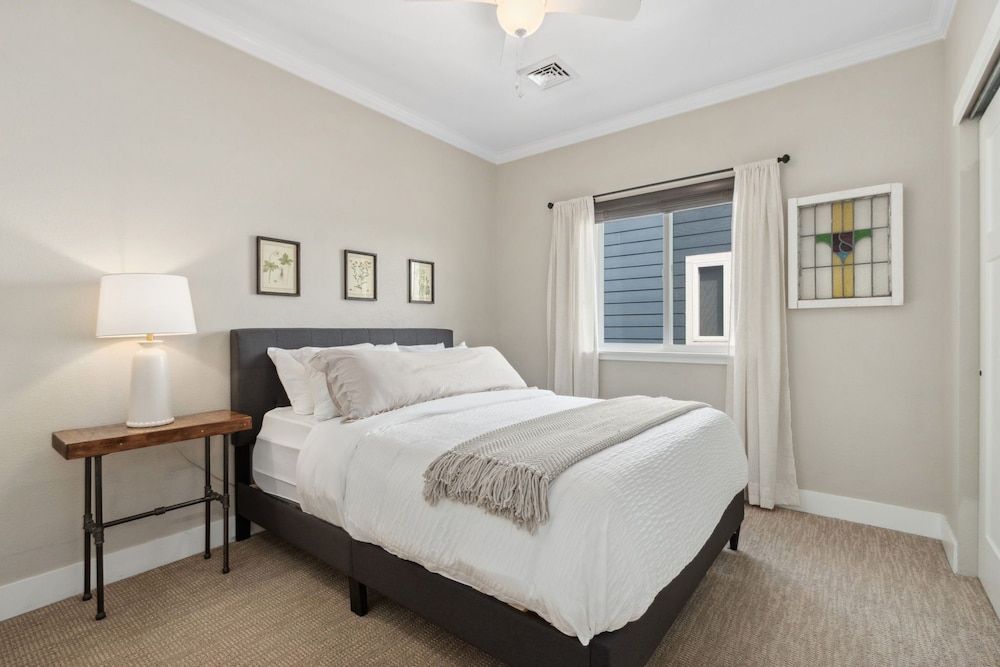 Decked Out Sunset Views, Fire Pit & Fenced Yard House, Multiple Beds, Patio, Mountain View (381 Osiander Street) 9