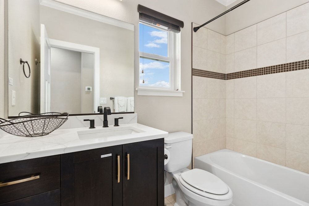 Decked Out Sunset Views, Fire Pit & Fenced Yard House, Multiple Beds, Patio, Mountain View (381 Osiander Street) 23