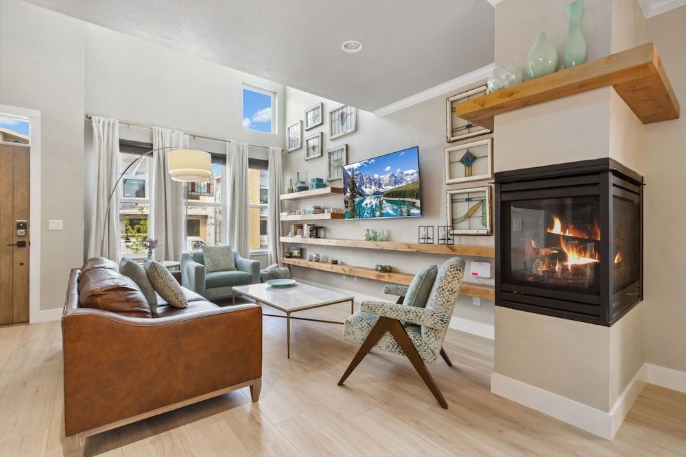 Decked Out Sunset Views, Fire Pit & Fenced Yard