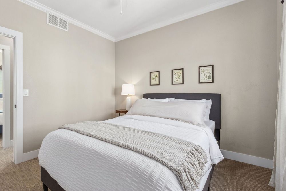 Decked Out Sunset Views, Fire Pit & Fenced Yard House, Multiple Beds, Patio, Mountain View (381 Osiander Street) 10