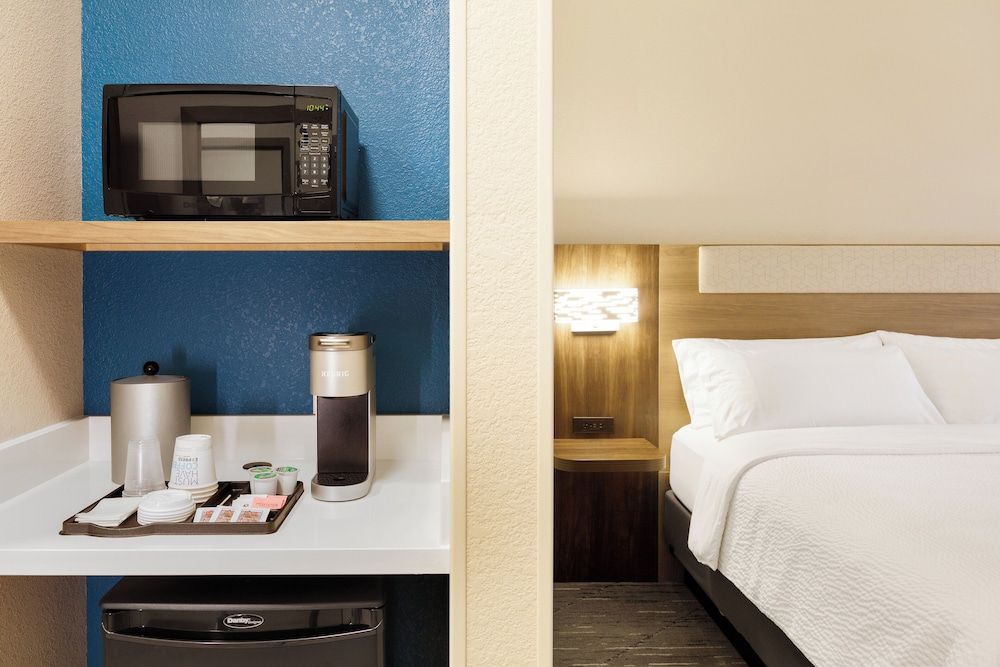 Holiday Inn Express & Suites Steamboat Springs by IHG Suite, 1 King Bed, Transfer Shower, Non Smoking (Mobility) 4
