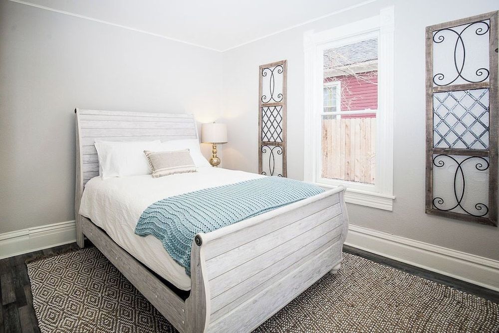 House, Multiple Beds, Patio, Garden View (1536 10th Ave - Group)
