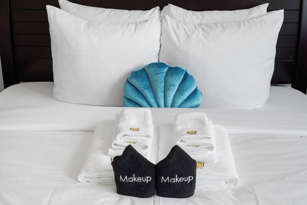 4Beds Private Unit Near BeachWalk Golf Family Apartment, 3 Bedrooms, Kitchen 4