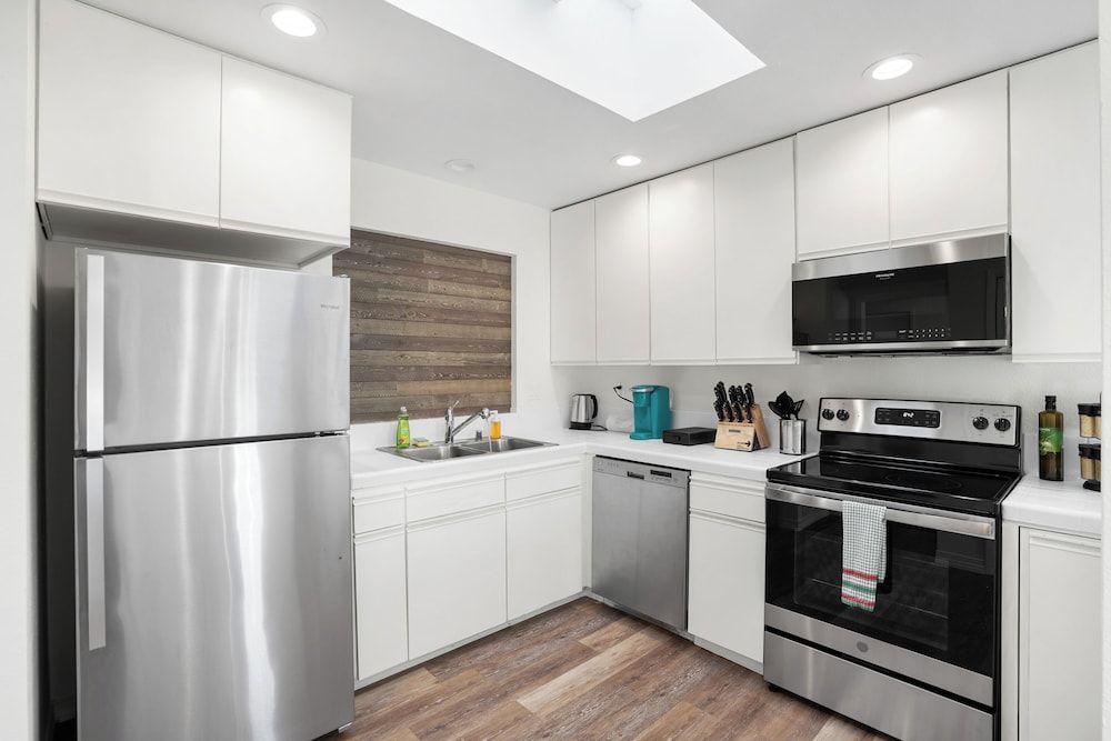 4Beds Private Unit Near BeachWalk Golf Family Apartment, 3 Bedrooms, Kitchen 8