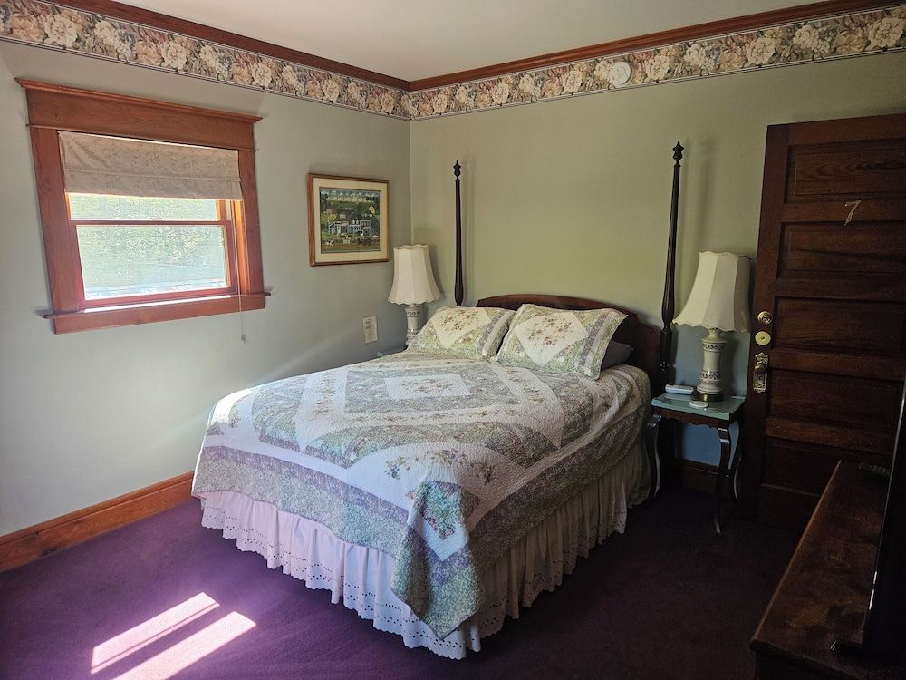 The Inn of Saugatuck Classic Room, City View 2