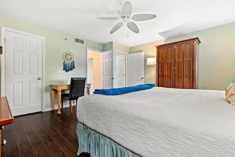 Condo, 1 King Bed (Sea Club #102 - Another Day in Paradi)