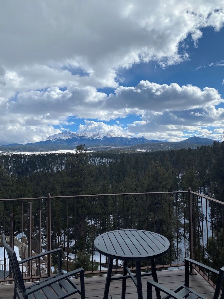 Pikes Peak Paradise Bed and Breakfast Single Room, Fireplace, Mountain View 8