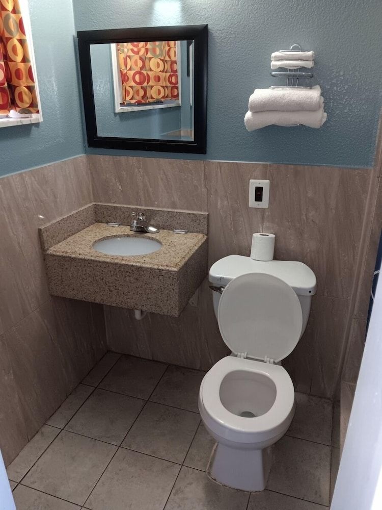 Fraser Motel Comfort Room 4