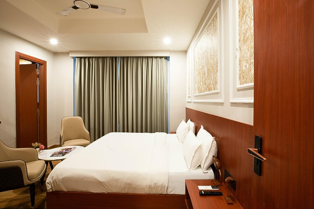 Aarchh Regency Premium Room 4