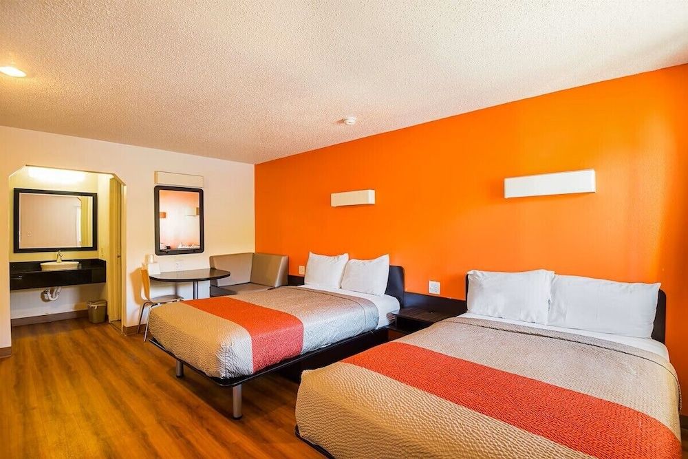 Economy Hotel Kansas City Basic Double Room 4