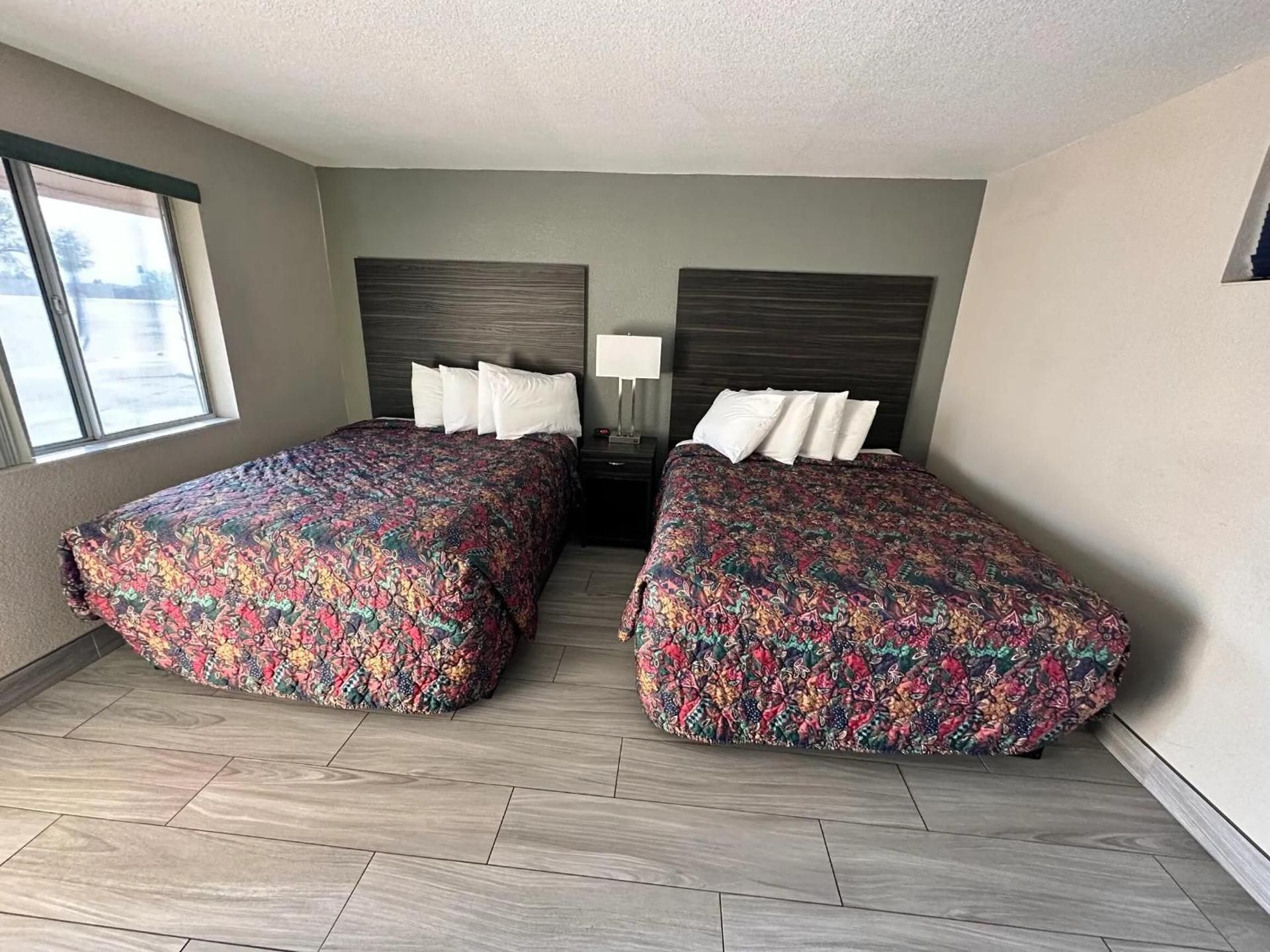 Palms Inn Queen Room with Two Queen Beds