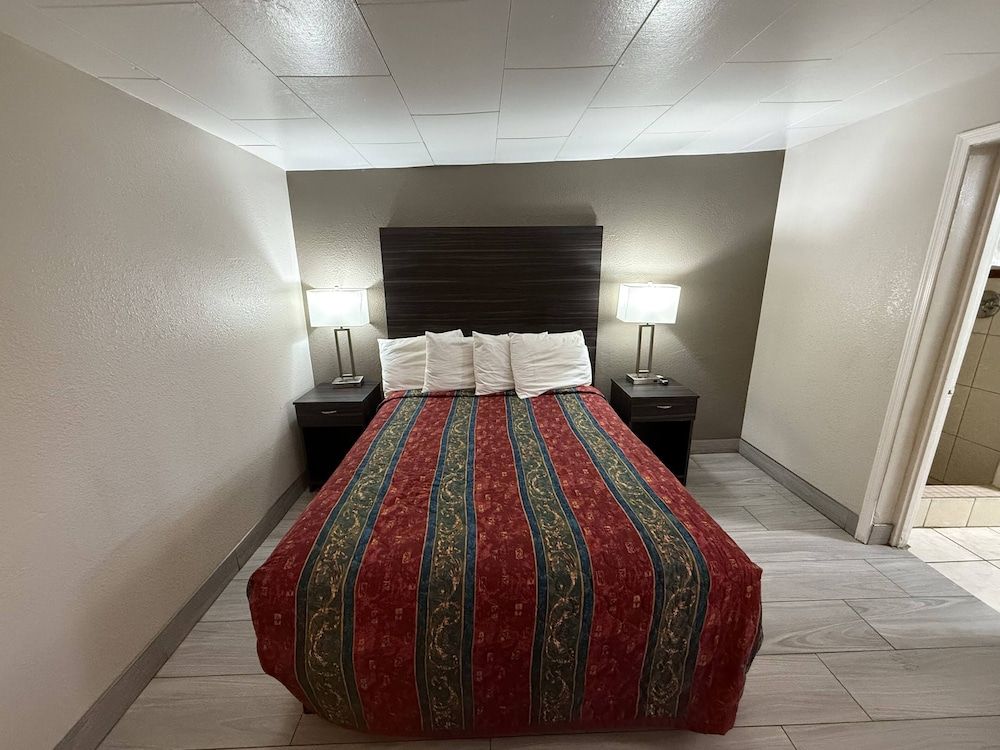 Palms Inn Standard Room, 1 Queen Bed, Non Smoking