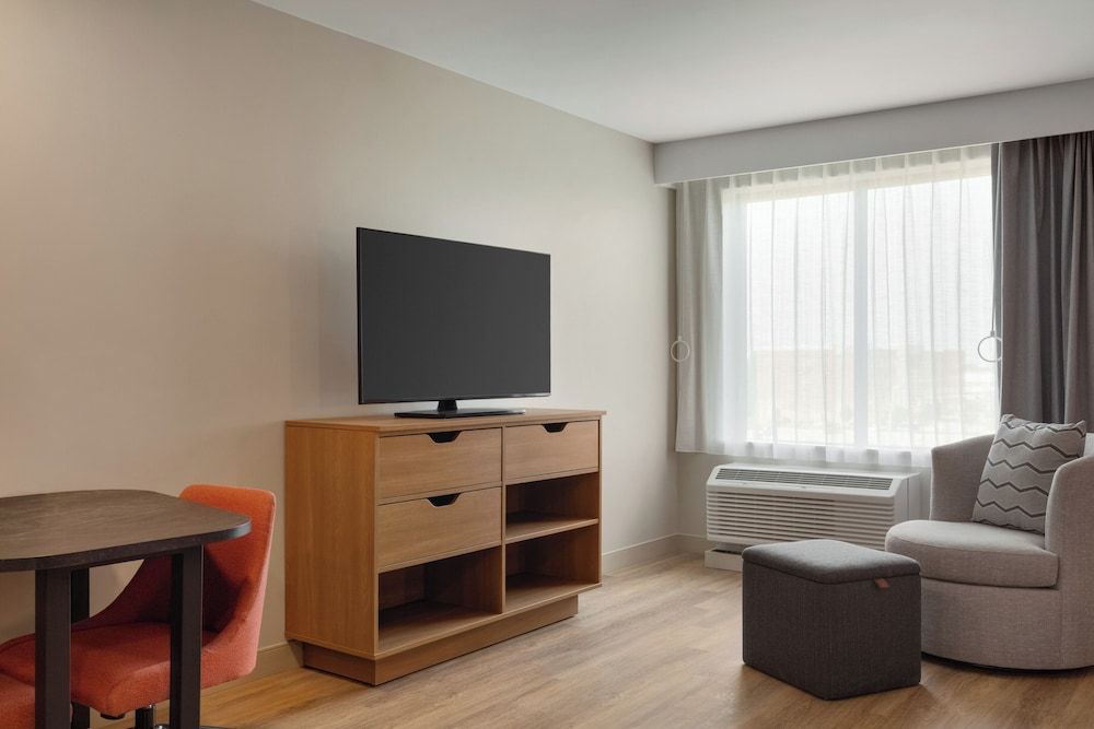 LivSmart Studios By Hilton Kokomo Studio, 1 King Bed, Accessible, Bathtub (Mobility & Hearing) 2