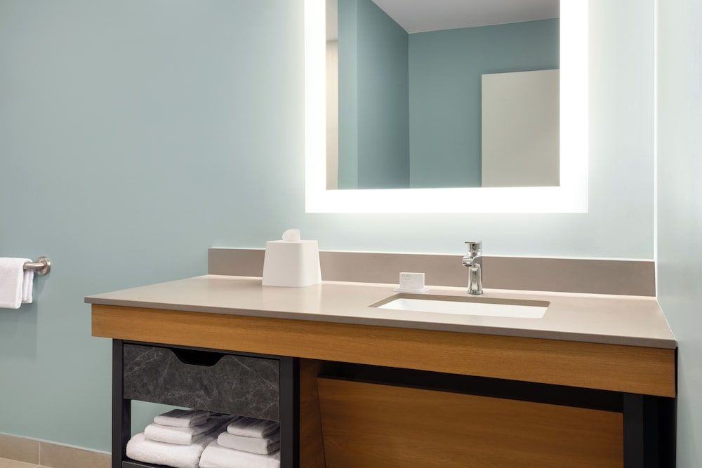 LivSmart Studios By Hilton Kokomo Studio, 1 King Bed, Accessible (Mobility, Roll-In Shower) 6