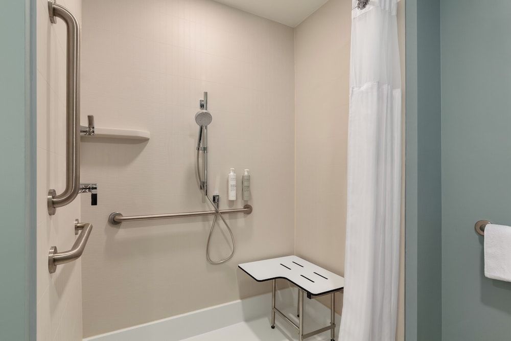 LivSmart Studios By Hilton Kokomo Studio, 1 King Bed, Accessible (Mobility, Roll-In Shower) 7