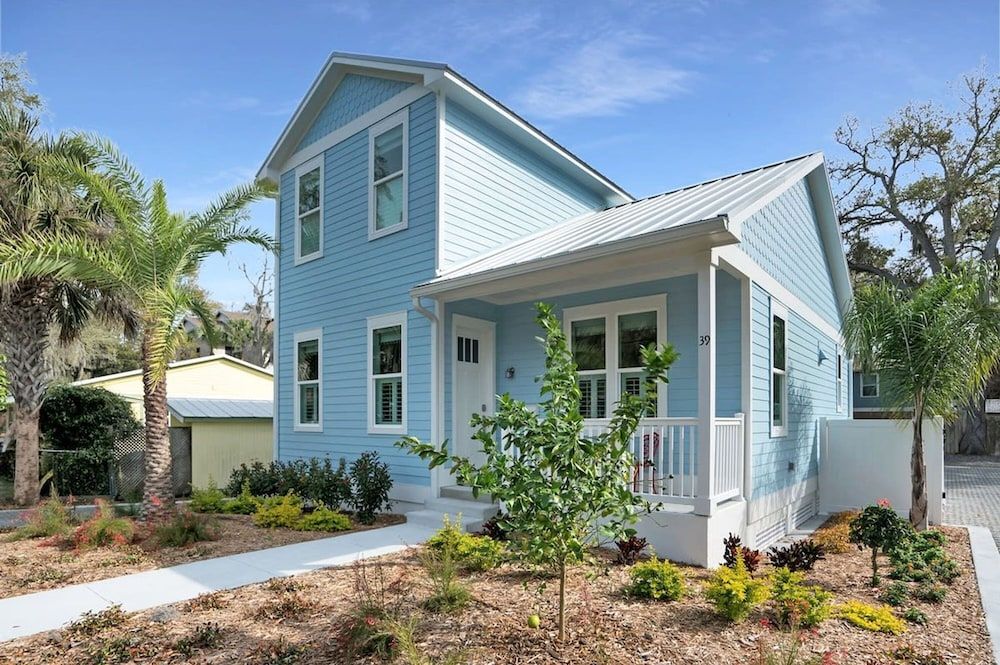 Downtown St Augustine Steps to Ice Plant Upscale