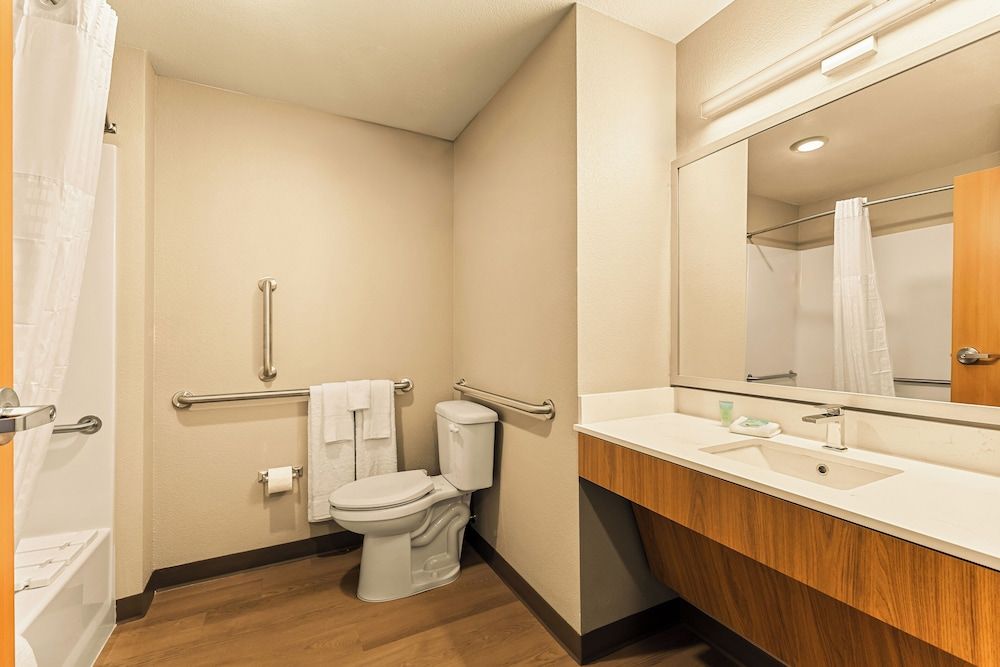 LivAway Suites Seattle-Renton Studio Suite, 2 Queen Beds, Mobility Accessible, Non Smoking 3