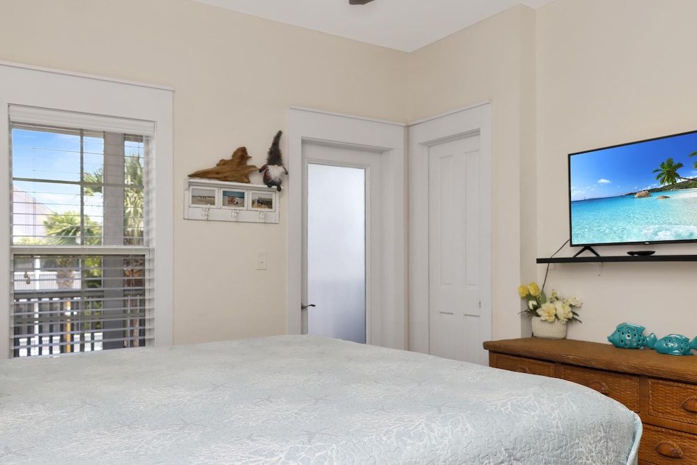 House, Multiple Beds (Barefoot Cottage B12 - Sea La Vie)