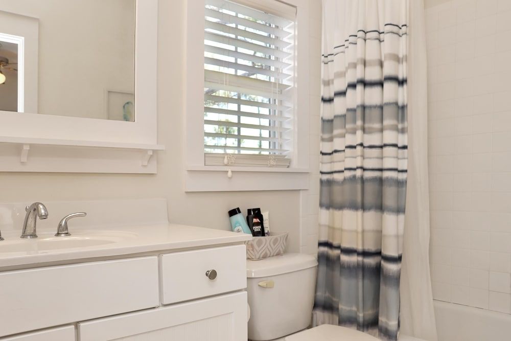 House, Multiple Beds (Barefoot Cottage B12 - Sea La Vie)