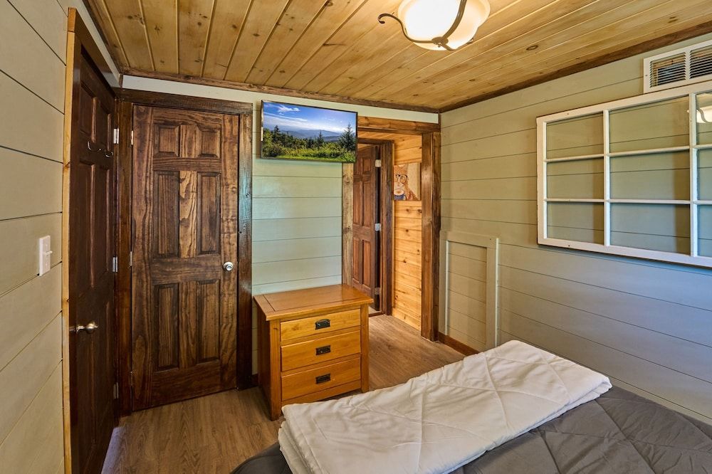 Family Friendly Getaway I Hot Tub In Gatlinburg Apartment 5