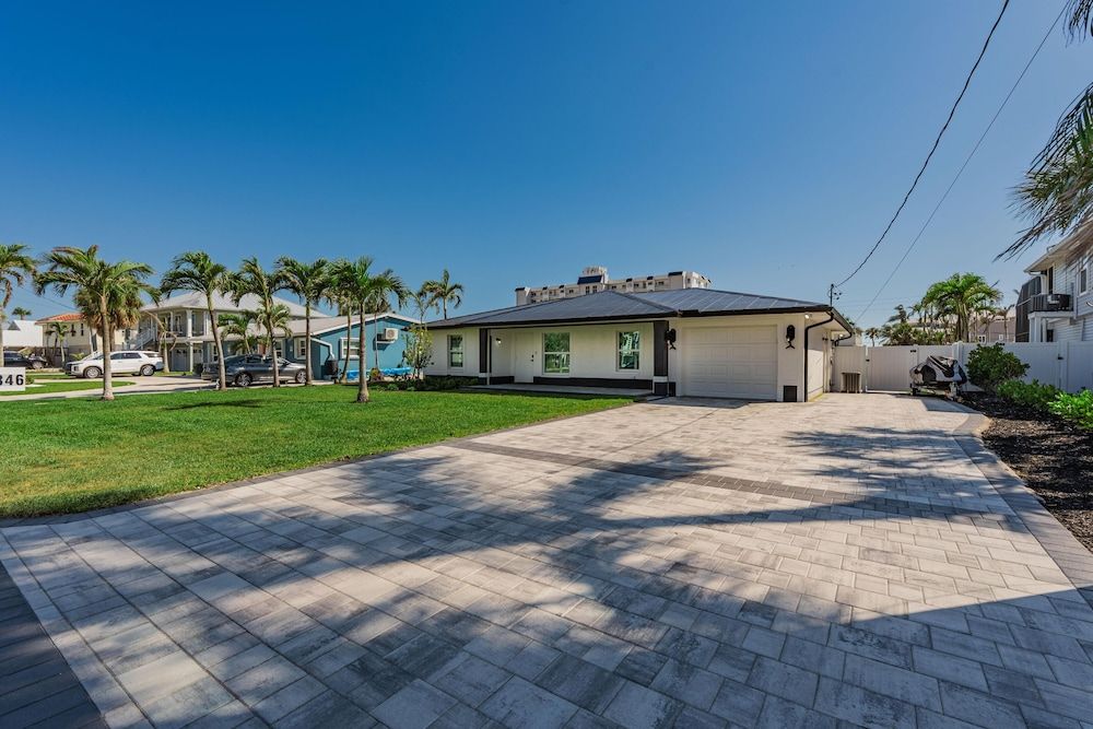 House, Multiple Beds (Casa Bianca)
