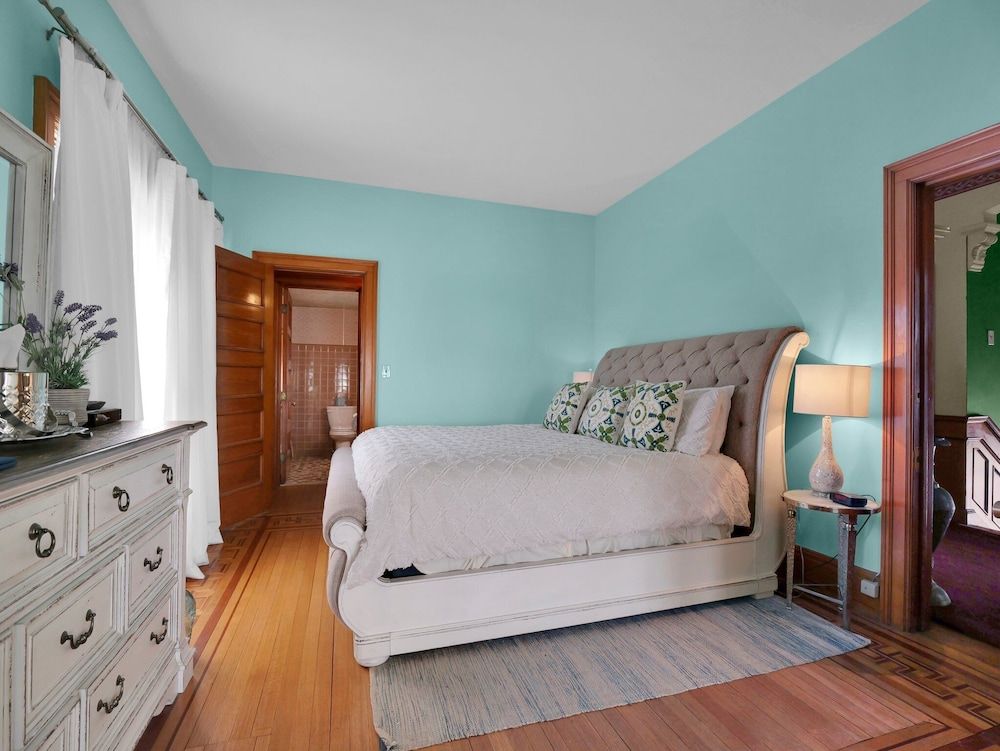 Old Library Inn Olean NY Deluxe Suite, Park View 7