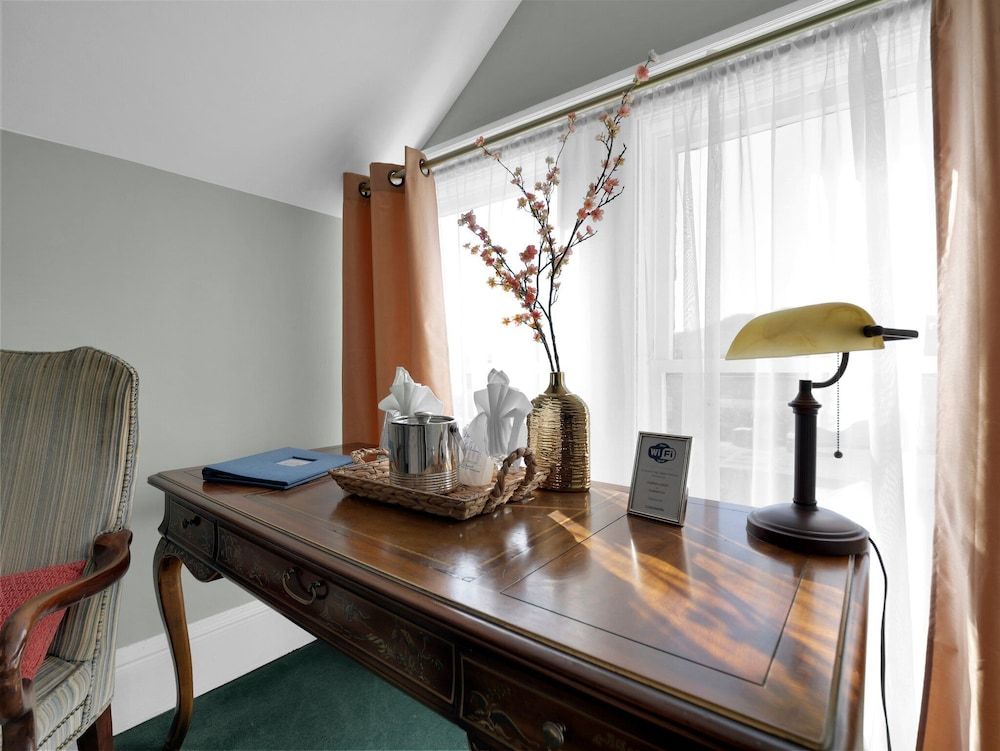 Old Library Inn Olean NY Deluxe Double Room, Park View 3