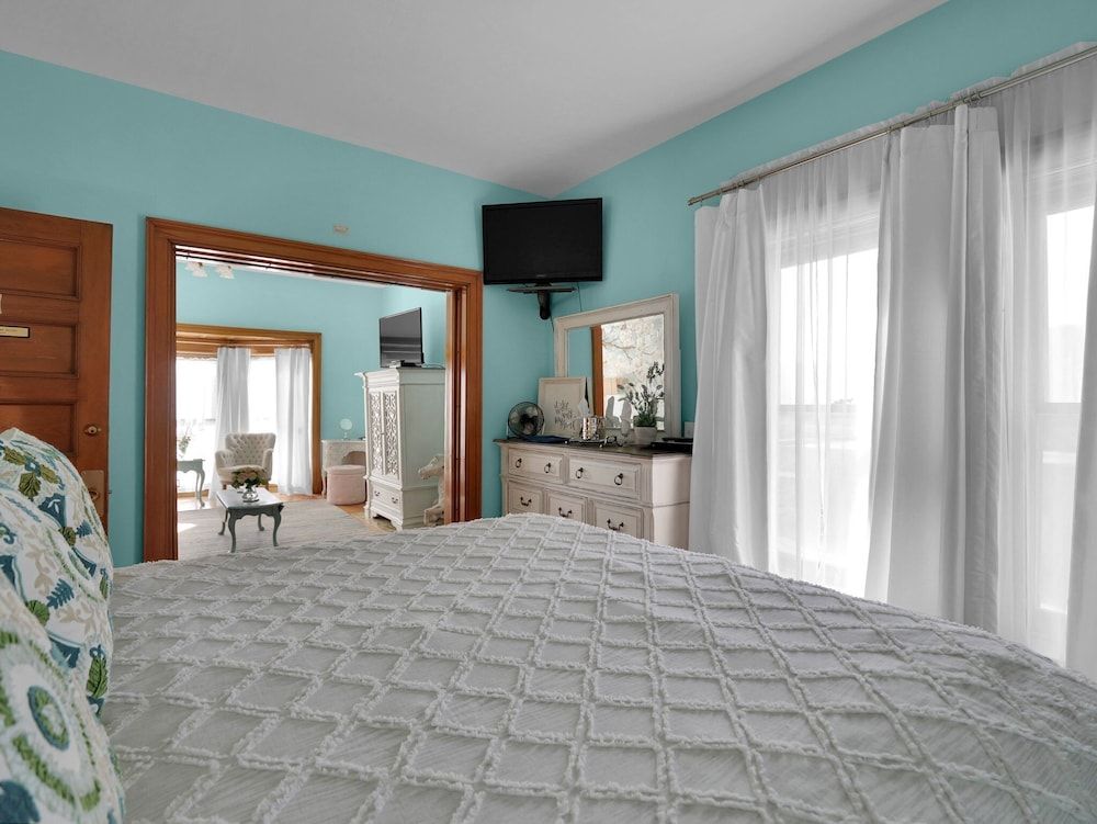 Old Library Inn Olean NY Deluxe Suite, Park View 10