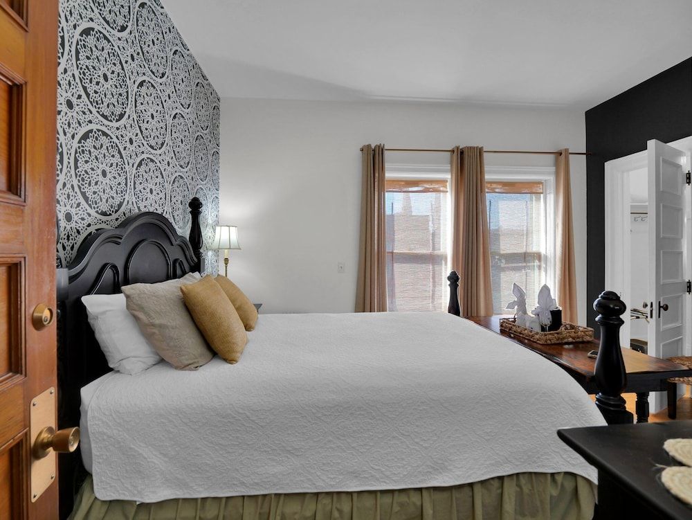 Old Library Inn Olean NY Signature Double Room, Park View 4