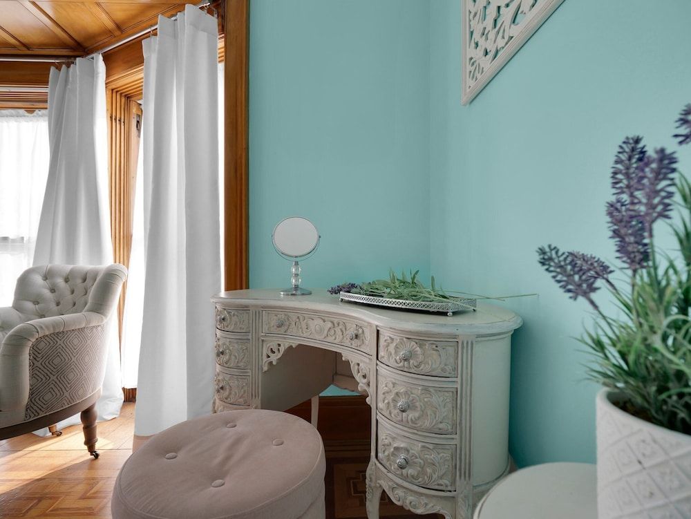 Old Library Inn Olean NY Deluxe Suite, Park View 8