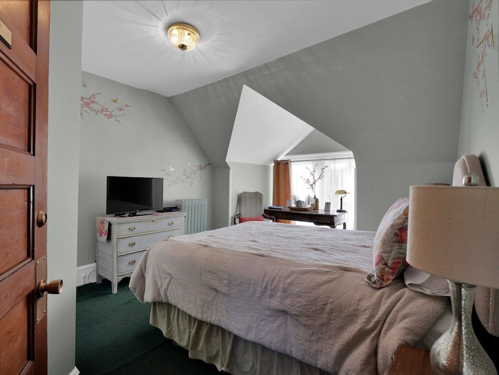 Old Library Inn Olean NY Deluxe Double Room, Park View 2