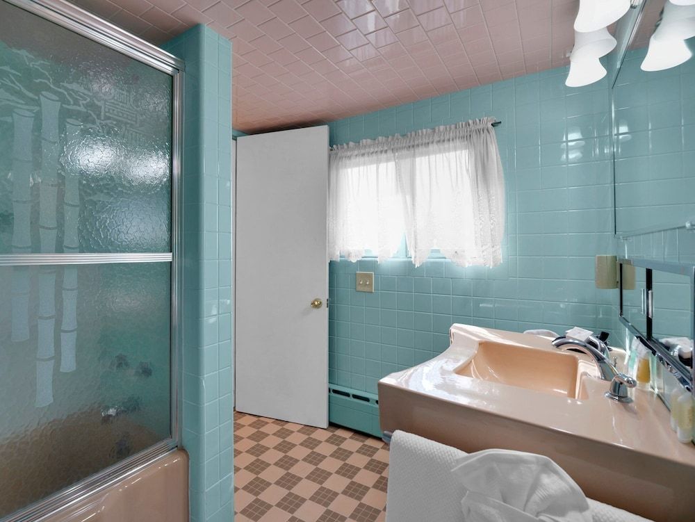 Old Library Inn Olean NY Signature Double Room, Park View 11