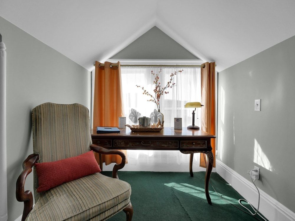 Old Library Inn Olean NY Deluxe Double Room, Park View 11