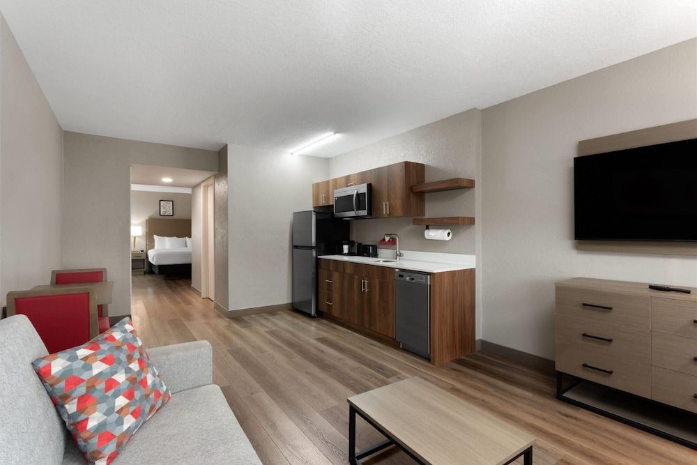 Suite, 1 King Bed, Non Smoking