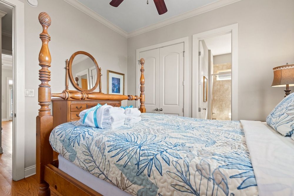 House, Multiple Beds, Patio, Garden View (6230 Thomas Dr)