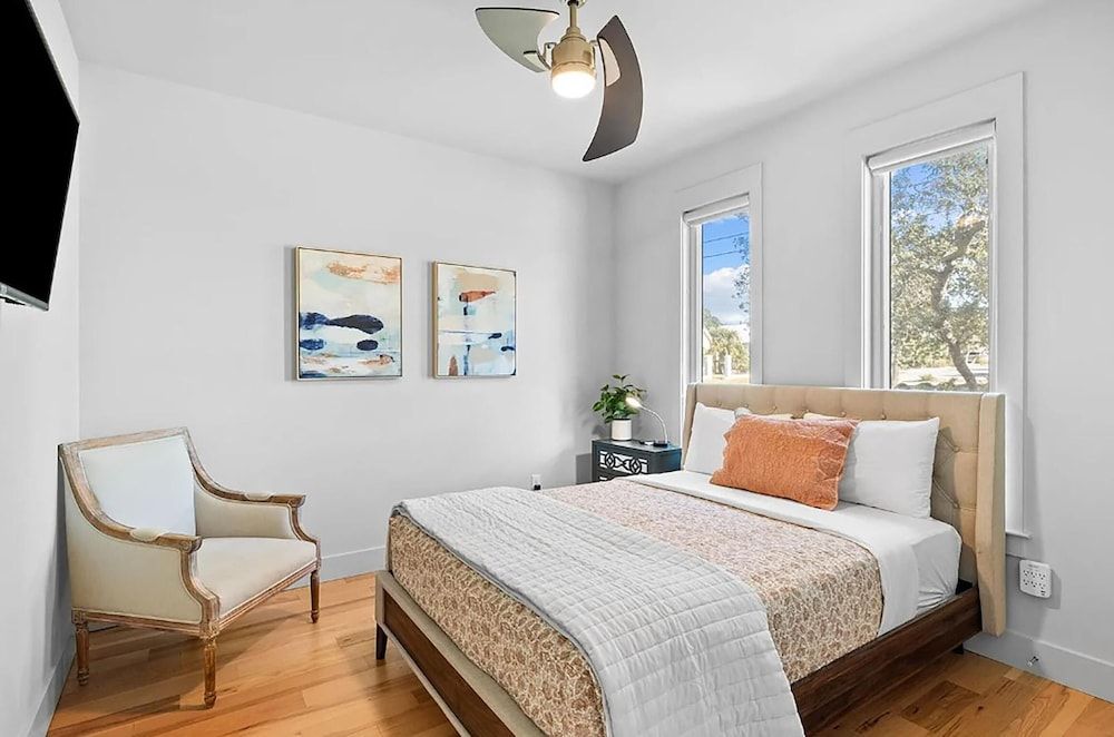 House, Multiple Beds (Talulah Sunrise)