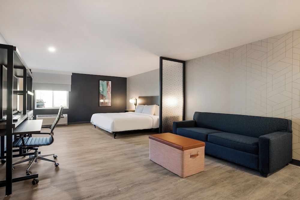 Everhome Suites San Bernardino - Loma Linda Suite, 1 King Bed, Non Smoking 3