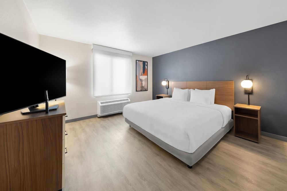 Everhome Suites San Bernardino - Loma Linda Suite, 1 King Bed, Accessible, Non Smoking 6