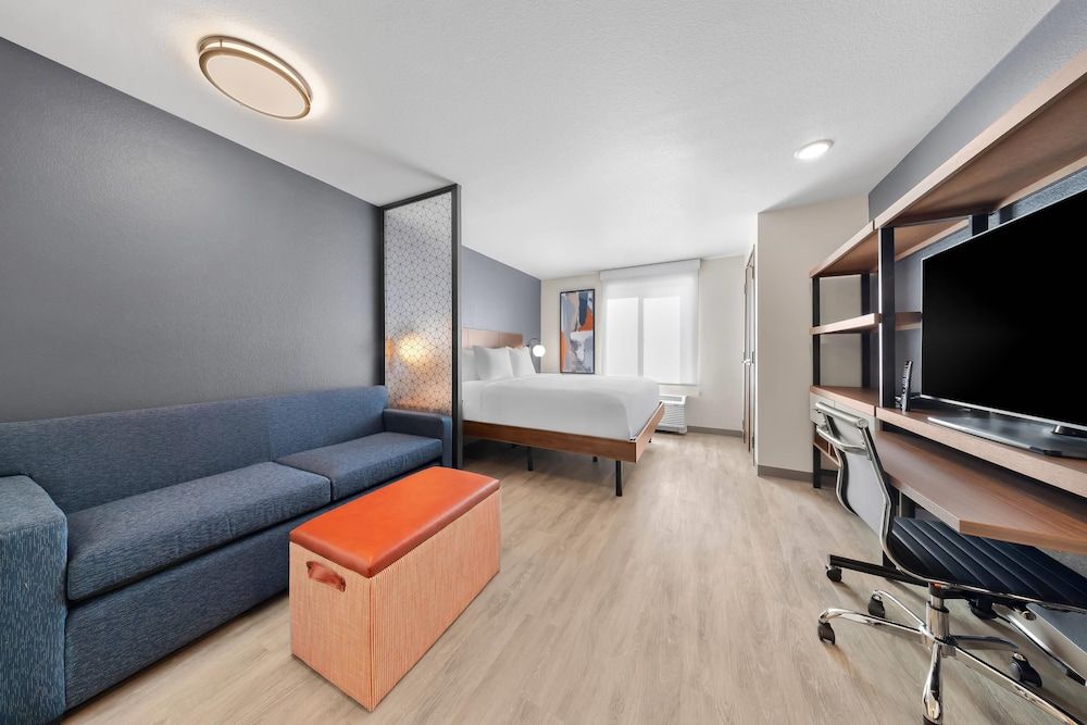 Everhome Suites San Bernardino - Loma Linda Suite, 1 King Bed, Non Smoking 8