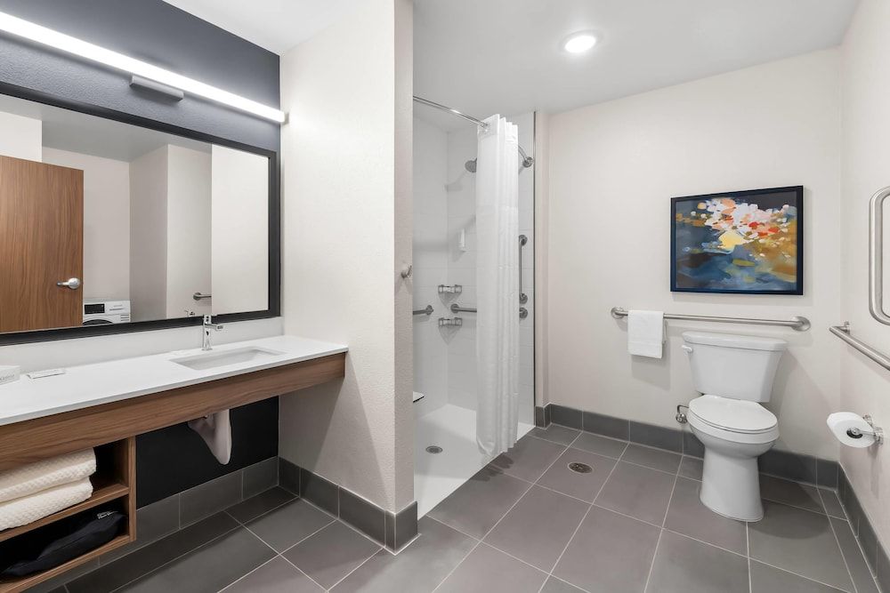 Everhome Suites San Bernardino - Loma Linda Suite, 1 King Bed, Accessible, Non Smoking 4