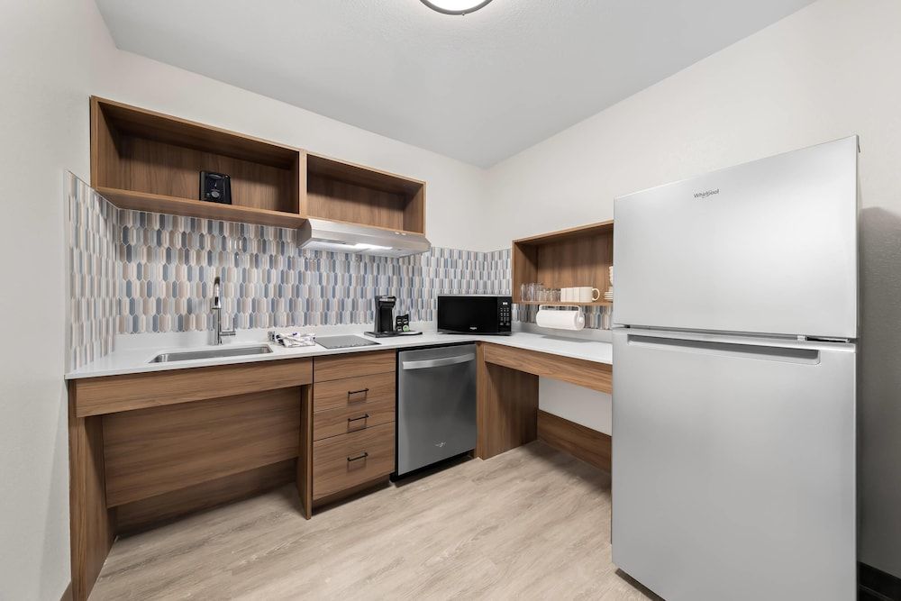 Everhome Suites San Bernardino - Loma Linda Suite, 2 Queen Beds, Roll-in Shower, Non Smoking 5