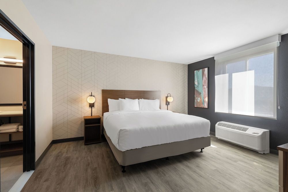 Everhome Suites San Bernardino - Loma Linda Suite, 1 King Bed, Non Smoking 4