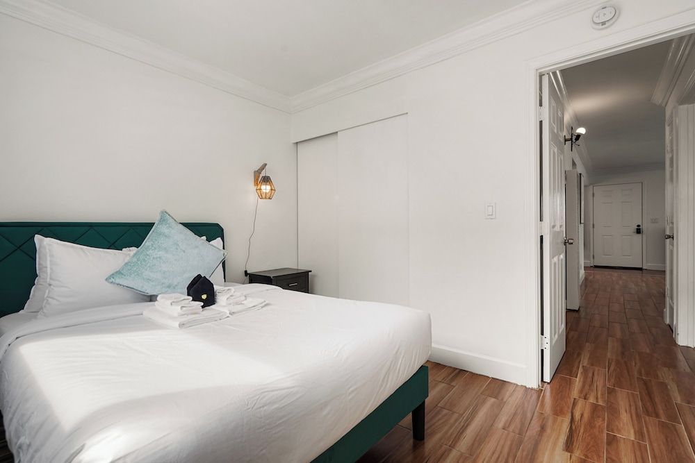 Stunning 2BR Ocean Mountain Sunset View