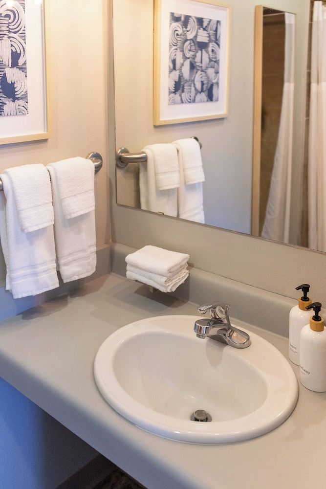 Thankers Comfort Room 6