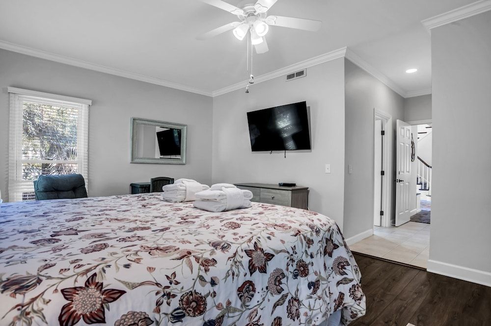 House, Multiple Beds, Kitchen, Pool View (19 Bald Eagle West)