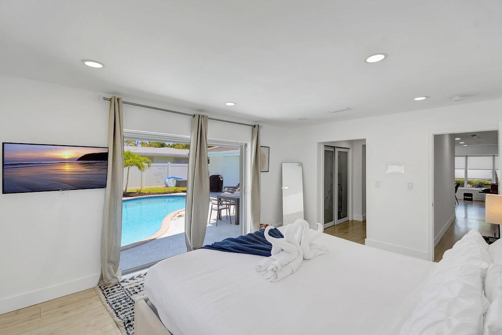 Family House, Pool View