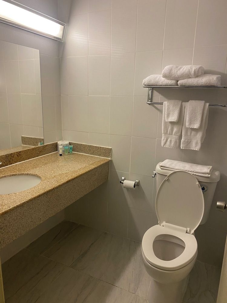 Hiltop Hotel Comfort Double Room, Courtyard View 6